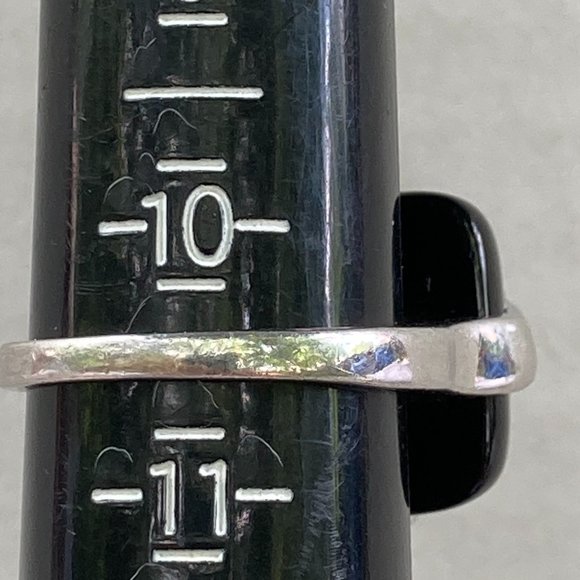 Square onyx on "hugged" sterling silver setting - Picture 4 of 13